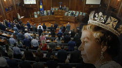 Kuvendit i bie në mend me vonesë për të mbajtur 1 minutë heshtje për Mbretëreshën Elizabetha II