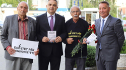 Deputetët e AAK-së në përkrahje të kërkesave të pensionistëve