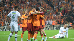 Galatasaray fiton derbin, Rashica në stol