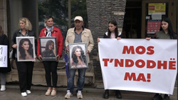 Protestohet në Mitrovicë për vdekjen e Betina Ymerit, nëna: Çdo rast dhune të hetohet deri në fund