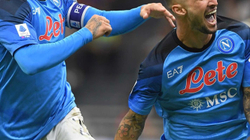Napoli fiton derbin dhe del në vend të parë