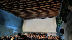 Filharmonia me “Monade” zbërthen Prizrenin nëpërmjet tingujve