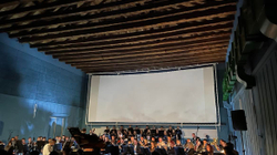 Filharmonia me “Monade” zbërthen Prizrenin nëpërmjet tingujve