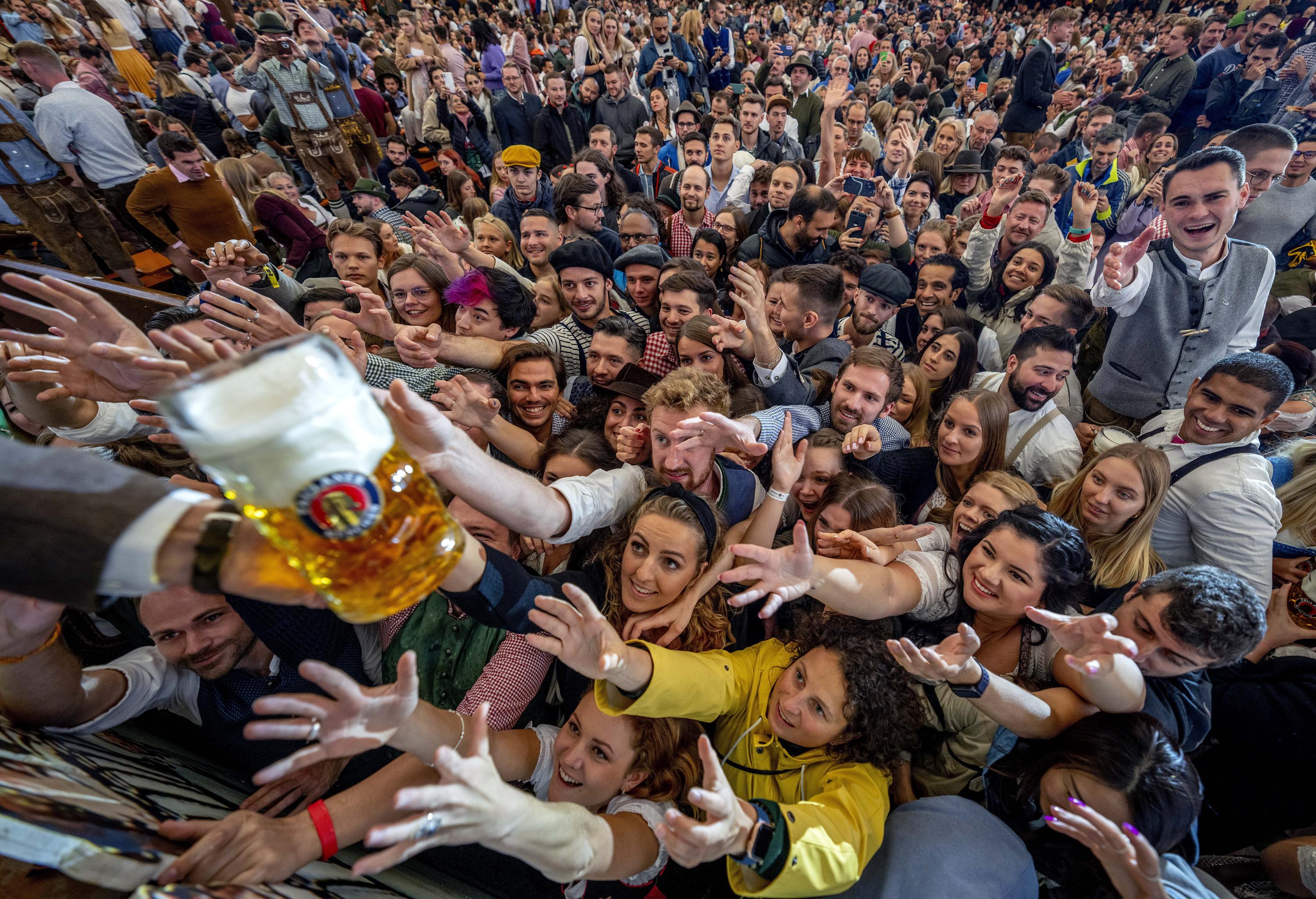 Rikthehet festivali i famshëm gjerman i birrës, Octoberfest