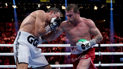Boks, Alvarez fiton sërish në superpërballjen me Golovkinin