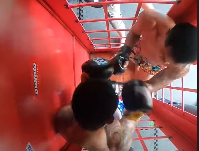 Lufta në kabinë telefonike, sporti luftarak në Rusi që po bën bujë