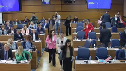 Ndërpritet seanca në Kuvendin Komunal të Prishtinës, opozita lëshon sallën