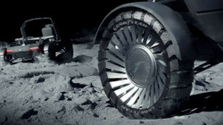 “Goodyear” do të përdorë gomat pa ajër fillimisht në Hënë dhe më pas në Tokë”
