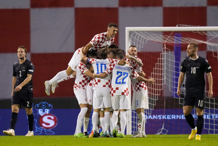 Kroacia fiton dhe del në vendin e parë në grup