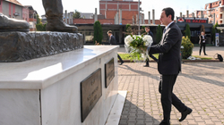 Kurti: Fehmi dhe Xhevë Lladrovci janë bërë pjesë e historisë moderne të Kosovës