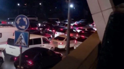 Kolona të gjata në kufi, rusët po ikin me të madhe pas thirrjes së Putinit për mobilizim