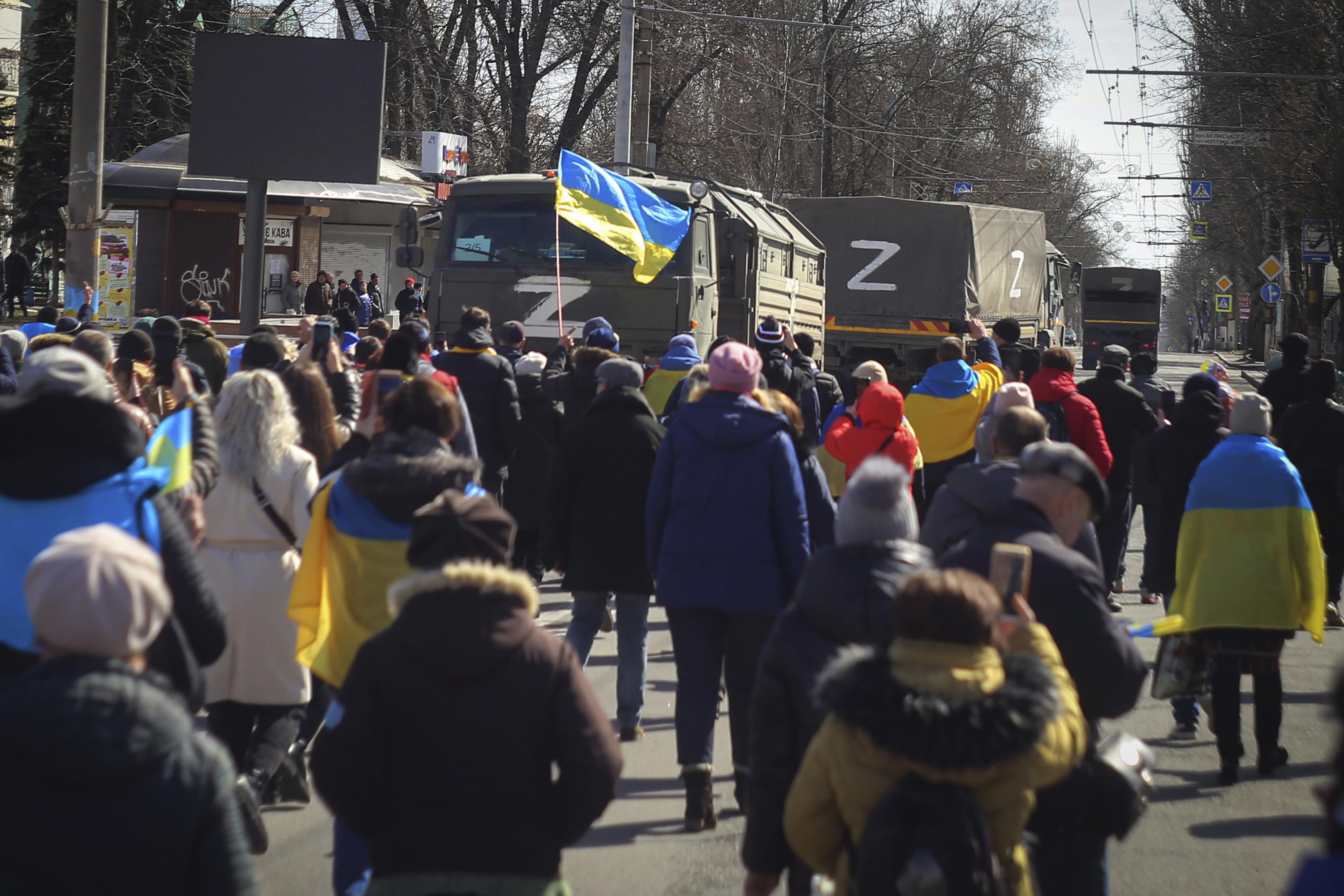 Ukraina akuzon Rusinë se me forcë po i detyron banorët të votojnë në referendum