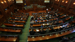 Vazhdon sot seanca e Kuvendit, pritet votimi i rezolutës për grevën