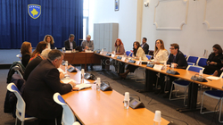 Murati e pyet Ymer Ymerin nëse është i afërt me ndonjë parti politike