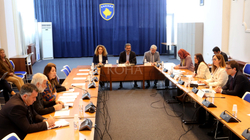 Institucionalizohet propozimi që të nisë mësimi, por jo edhe vënia e notave