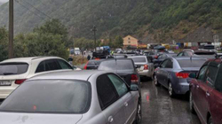 Rusët presin mbi 20 orë për ta kaluar kufirin me Gjeorgjinë, ia mësyjnë BE-së