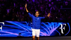 Bota e futbollit përshëndet Federerin