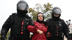 Putini arreston qindra protestues, përfshirë edhe gratë protestuese