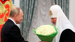 Kisha ruse “motivon” ushtarët: Kush vdes në luftë pastrohet nga mëkatet