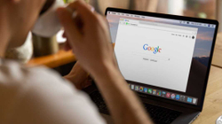 Kujdes nga “Doktor Google”, mund të dëmtoni shëndetin