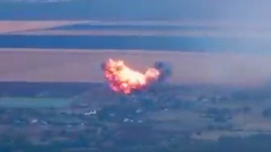 Momenti kur aeroplani rus rrëzohet nga sulmi ukrainas me Stinger