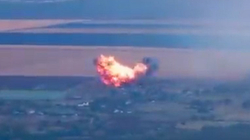 Momenti kur aeroplani rus rrëzohet nga sulmi ukrainas me Stinger