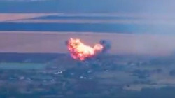 Momenti kur aeroplani rus rrëzohet nga sulmi ukrainas me Stinger”