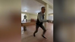 Sulm me kallashnikov në një qendër rekrutimi ushtarak në Rusi [VIDEO]