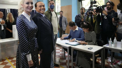 Berlusconi fiton ulëse në Senatin italian një dekadë pasi iu ndaluan postet publike