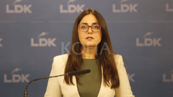 LDK: Kurti po tallet me mësimdhënësit