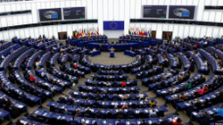 Parlamenti Evropian kushtëzon Serbinë
