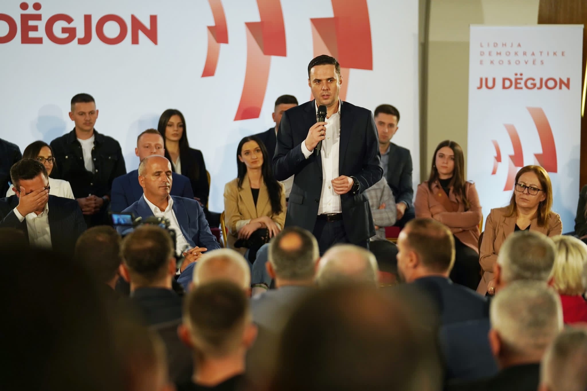 Abdixhiku: Po shohim arrogancë e sjellje jodemokratike nga Qeveria