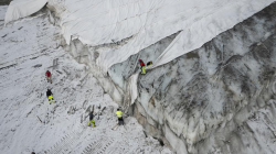 Vala e të nxehtit po shkrin me shpejtësi akullnajat zvicerane