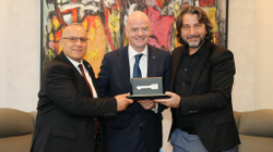 Infantino takohet me presidenten Osmani