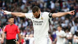 Benzema me “hat-trick” në pjesën e parë