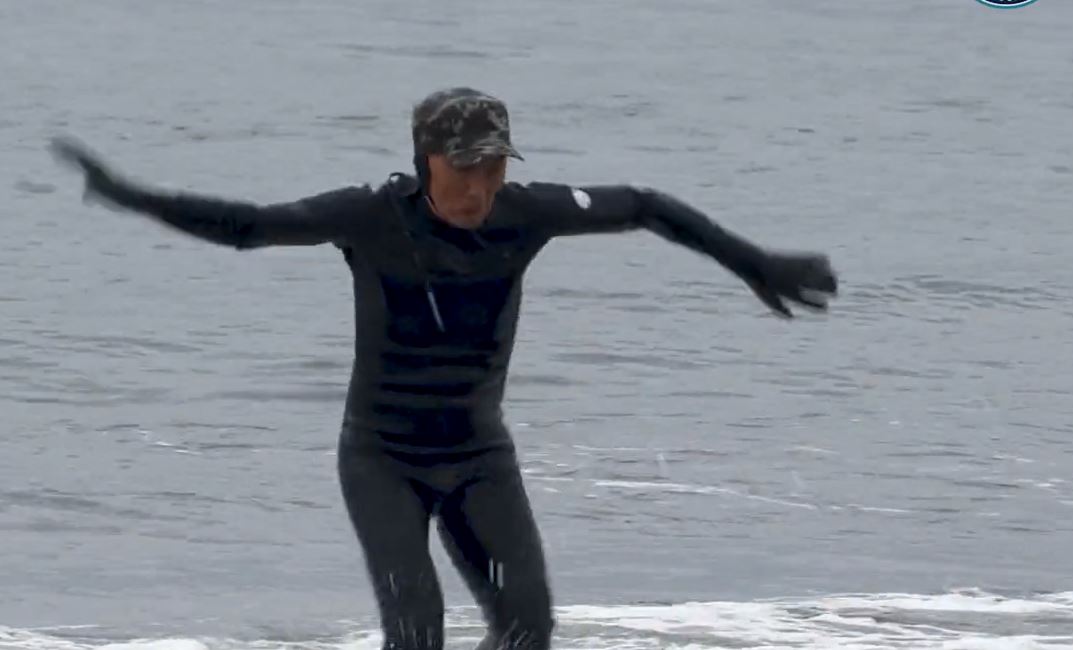 89-vjeçari futet në Guinness si surfisti më i vjetër në botë