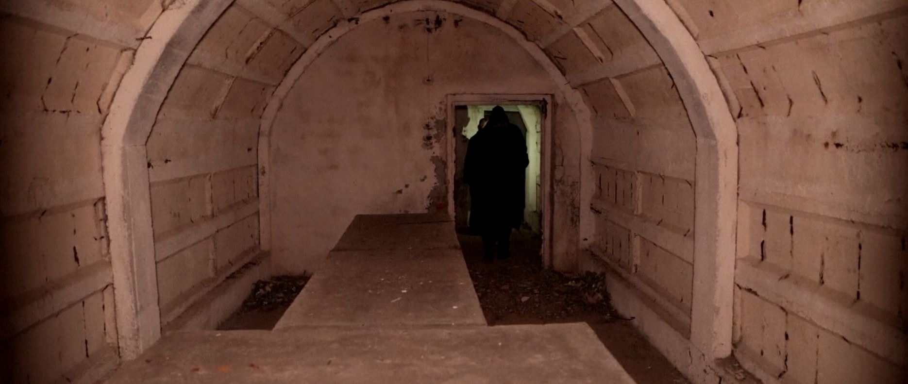 Bunkeri formon një rrjet merimange prej tunelesh 5 deri në 7 kilometra të gjata që mund të strehojnë 20 deri në 30 mijë civilë