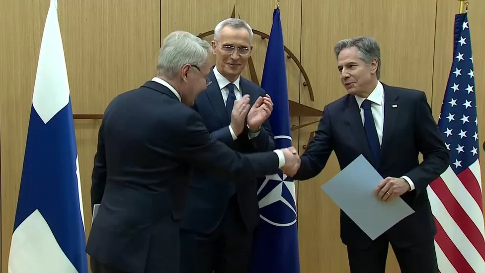 Finlanda anëtarësohet në NATO, dyfishohet kufiri i aleancës ushtarake me Rusinë