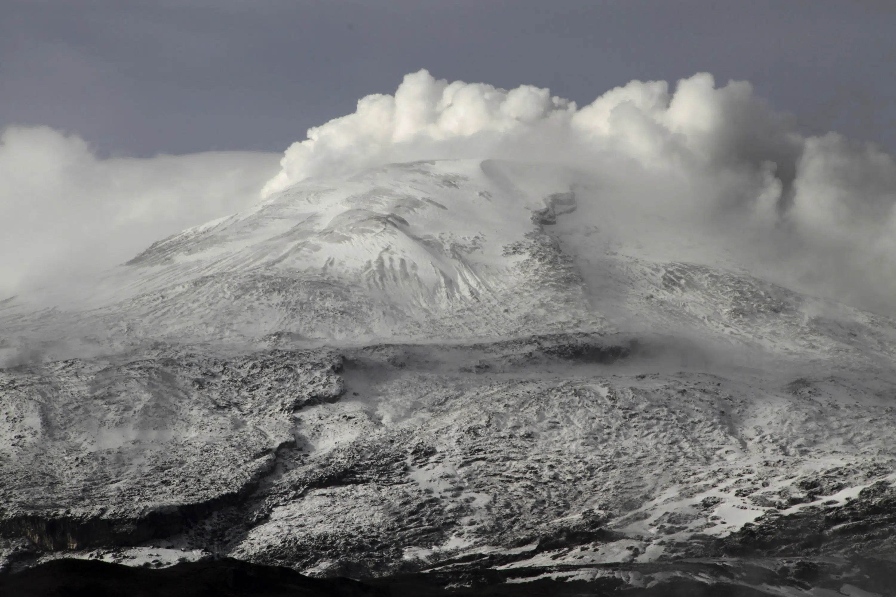 Shpërthimi i vullkanit, Kolumbia evakuon 2 mijë e 500 familje përreth Nevado del Ruiz