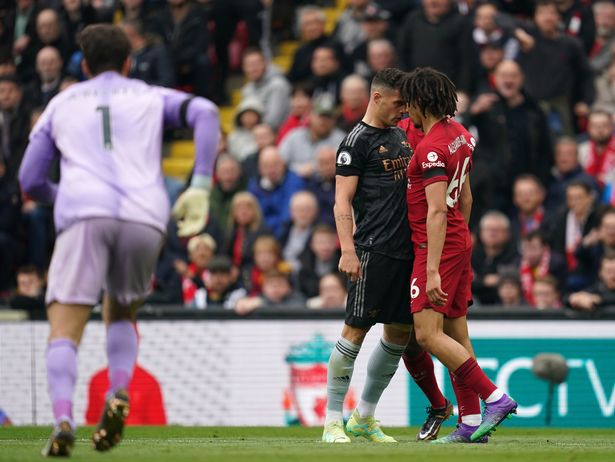 Xhaka fajësohet për kthimin e Liverpoolit në lojë