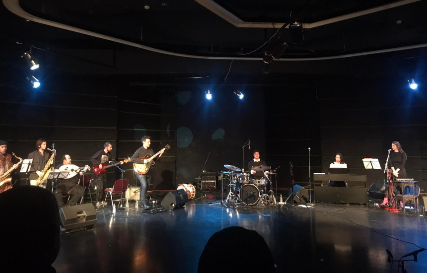 “OneBeat Balkans” është rikthyer në Prishtinë mbi të gjitha, me muzikë të mirë, e me misionin për të cilin mbahet. Me koncertin të premten mbrëma në Amfiteatrin e Teatrit Kombëtar, ka dëshmuar se dallimet kulturore janë pasuri e muzika i bashkon