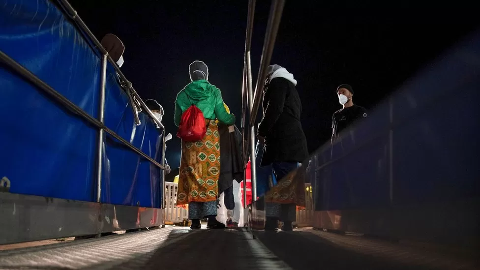 27 persona të zhdukur në Tunizi pas fundosjes së një barke me emigrantë 