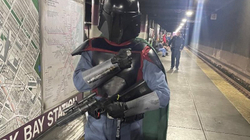Policia amerikane u ftua për kërcënim, gjeti qytetarin e maskuar si në “Star Wars”