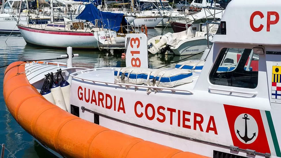 Italia po mundohet të shpëtojë 1200 emigrantë të cilët po udhëtojnë me dy varka peshkimi