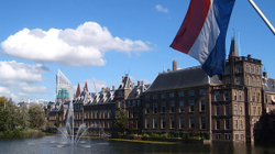 Alarmi i rremë për bombë shkaktoi evakuimin e ndërtesës së Parlamentit holandez