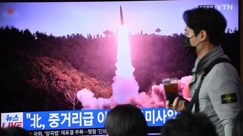 Koreja e Veriut lëshon raketë, alarm në Japoni për evakuim