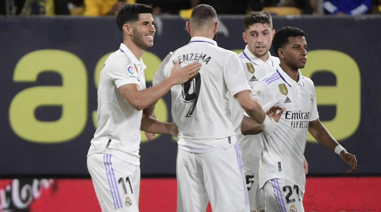 Reali mposht Cadizin, ngel 10 pikë prapa Barçës