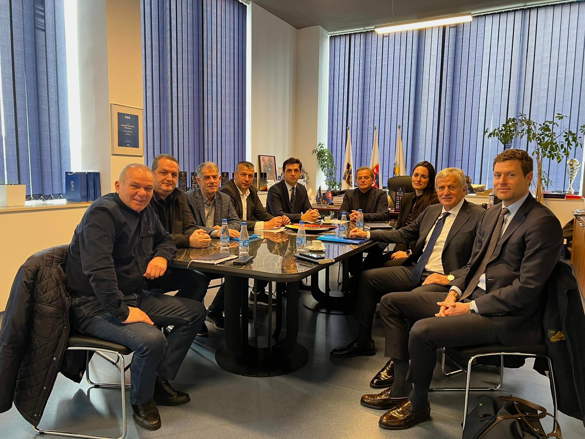 Vizita e “jashtëzakonshme” e zyrtarëve të UEFA-s e FIFA-s në Kosovë