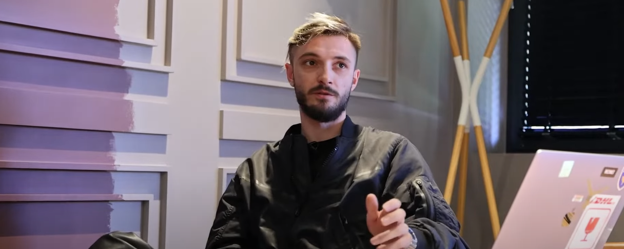 Nëpërmjet “Midjourney”, Berin Hasi ka prodhuar qindra imazhe. Dizajneri në fillim është befasuar nga ajo që mund të prodhojë programi