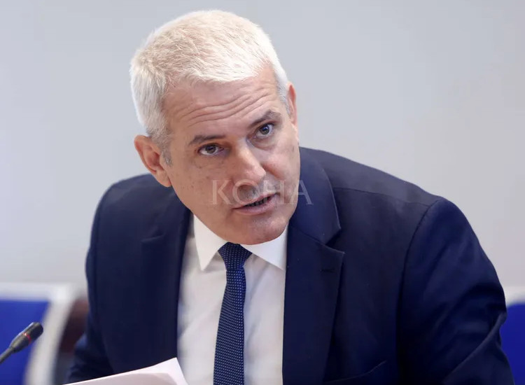 Xhelal Svecla - minister i Brendshem